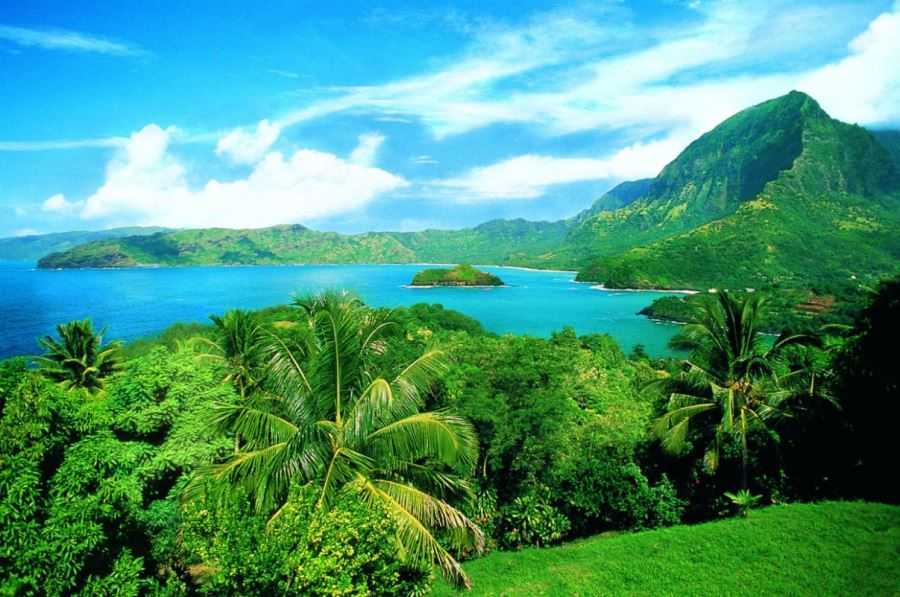 Маркизские острова — архипелаг вулканического происхождения в Полинезии в центральной части Тихого океана. Это одно из самых труднодоступных уголков планеты. Нуку Хива - потрясающе красивый остров, площадью 330 кв. км, является самым большим из всех остро