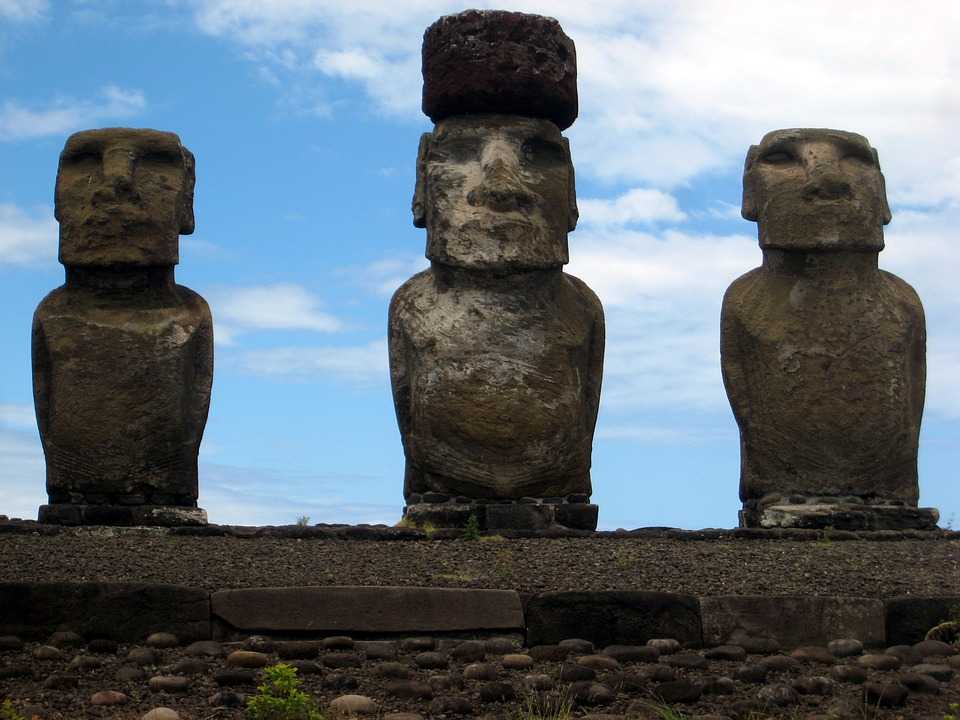 Статуиострова пасха - истуканы, моаи: фото, история, описание