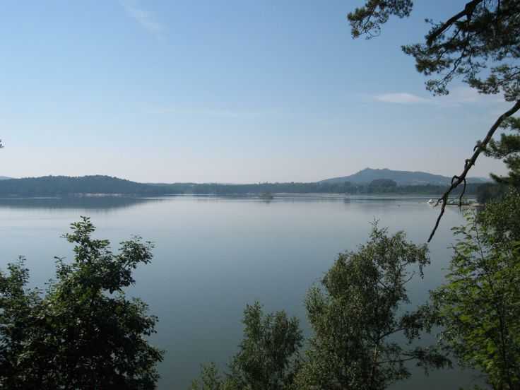 Поездка на махово озеро (máchovo jezero) или где можно искупаться в чехии? - infogid.cz карловы вары, чехия.