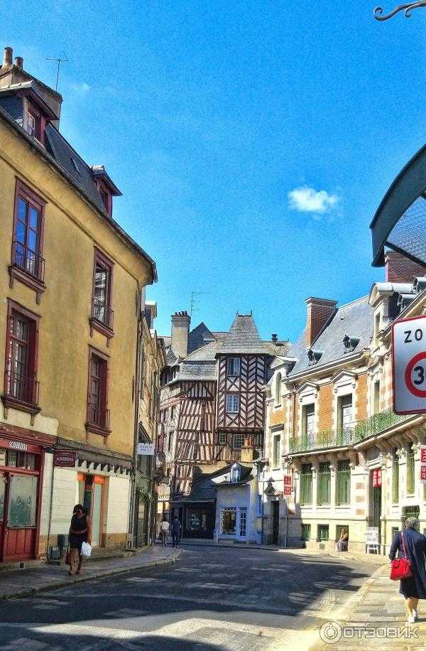 Аррас — город во Франции, история которого уходит корнями в далекое прошлое. Главными достопримечательностями города являются – Большая и Малая площади, некогда построенные фламандцами в стиле барокко.