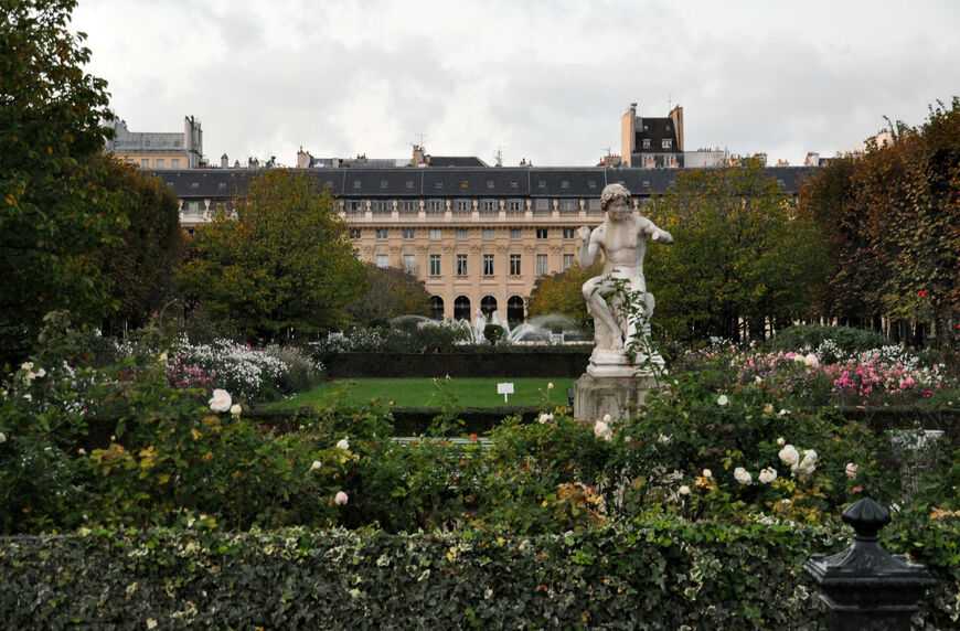 Пале-рояль — еще один королевский дворец в париже