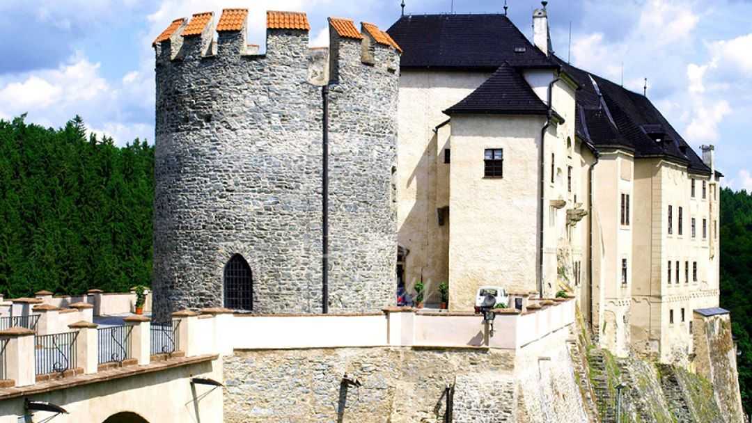 Замок чески-штернберк (cesky sternberk) - замки чехии