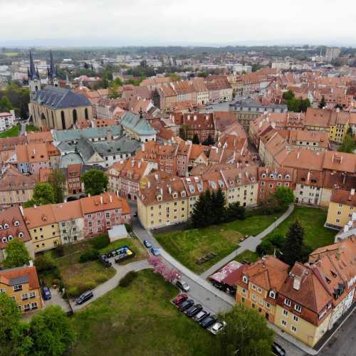 Хеб — небольшой старинный город в Чехии, который способен очаровать путешественника своей камерностью и гармонией древних зданий. Хеб расположен у границ Чехии и Германии, чем объясняется его немецкая скрупулезность и выверенность.