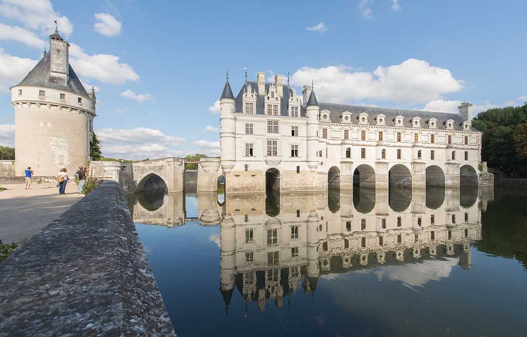 Самый знаменитый замок франции: обзор, история и интересные факты