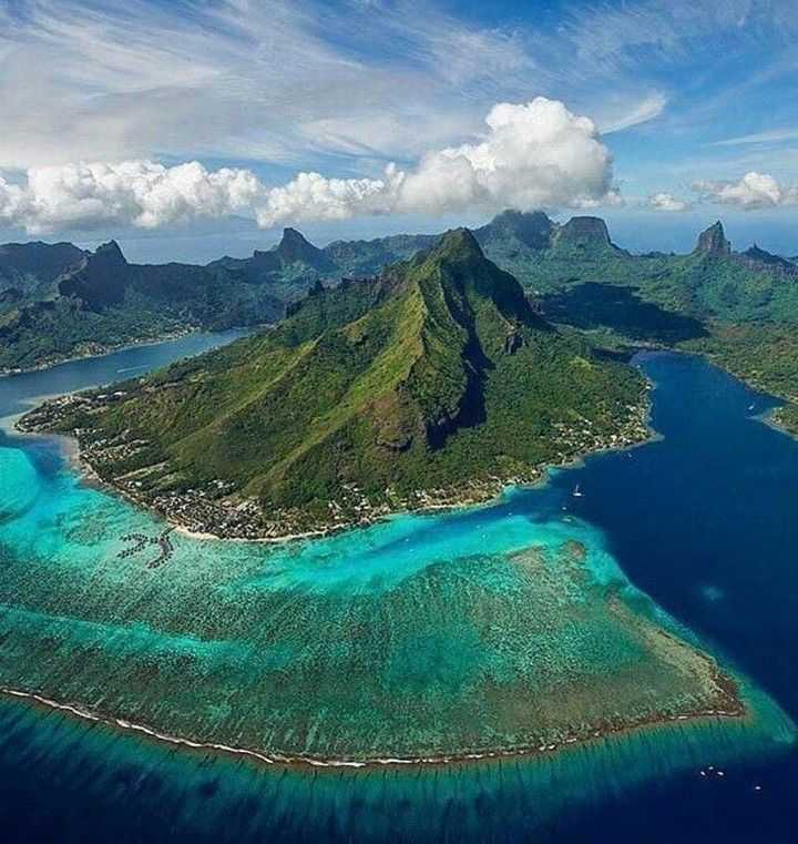 Остров Рангироа, находящийся в 200 км к северу от Таити, является самым населенным из островов Туамоту, архипелага из 78 низменных островов или коралловых атоллов, разбросанных на площади в несколько сот километров в восточной части Тихого океана