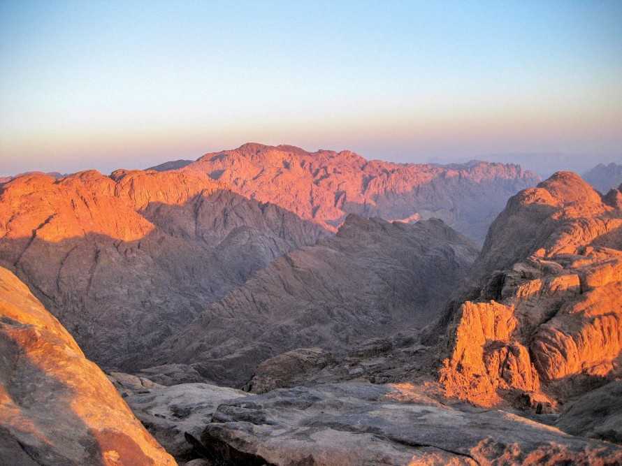 Фото горы Синай в Египте. Большая галерея качественных и красивых фотографий горы Синай, которые Вы можете смотреть на нашем сайте...