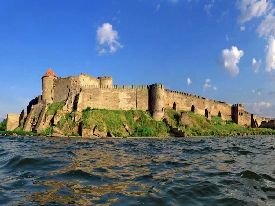 Средневековые замки сегодня: история и легенды