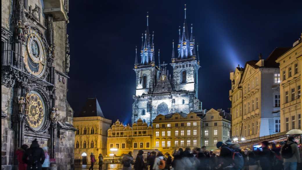 Фото Вацлавской площади в Праге, Чехия. Большая галерея качественных и красивых фотографий Вацлавской площади, которые Вы можете смотреть на нашем сайте...