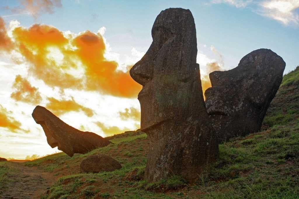 Остров пасхи, статуи моаи