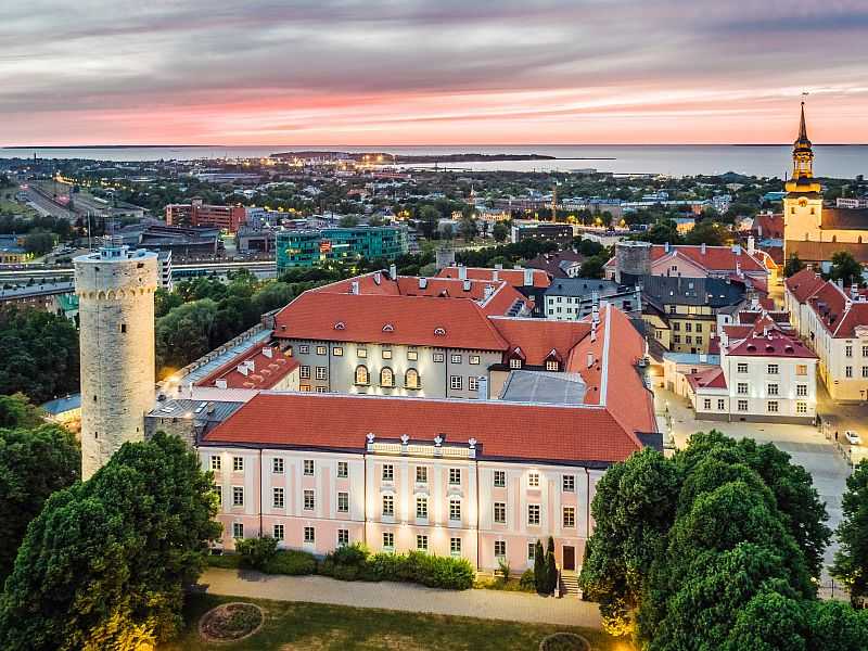 Замки эстонии, средневековая архитектура и исторические усадьбы