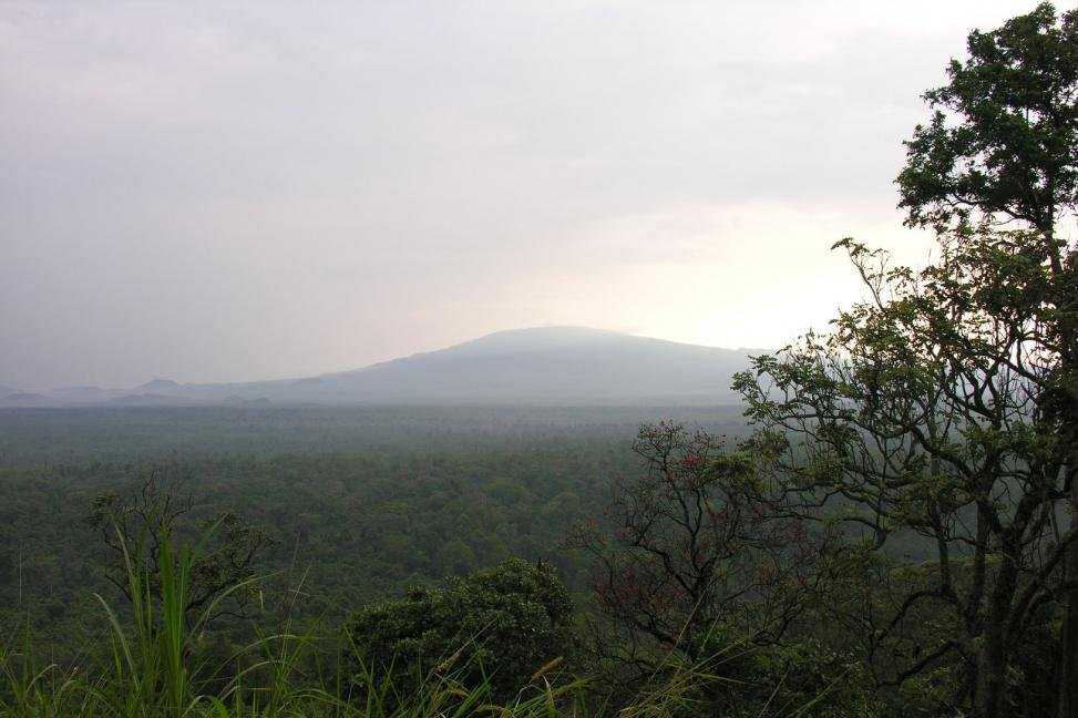 Узнай где находится Национальный парк Вирунга на карте Демократической Республики Конго (С описанием и фотографиями). Национальный парк Вирунга со спутника