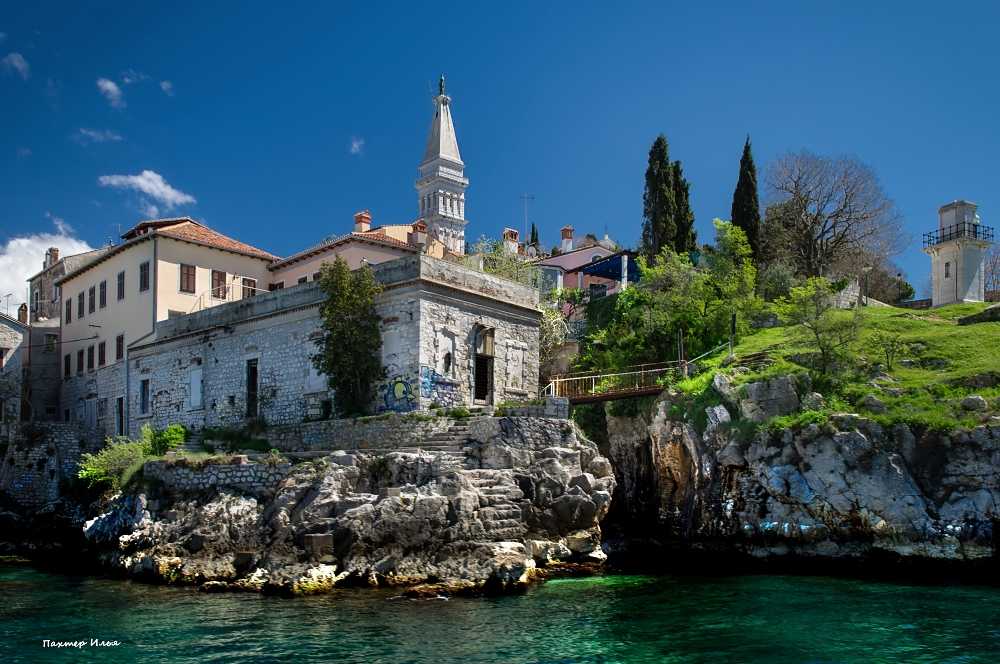 Ровинь — курорт в Хорватии. Этот город помимо множества исторических памятников, обладает совершенно неповторимой атмосферой, которая навсегда останется для вас одним из лучших воспоминаний о поездке, заставляя возвращаться в Хорватию вновь и вновь.