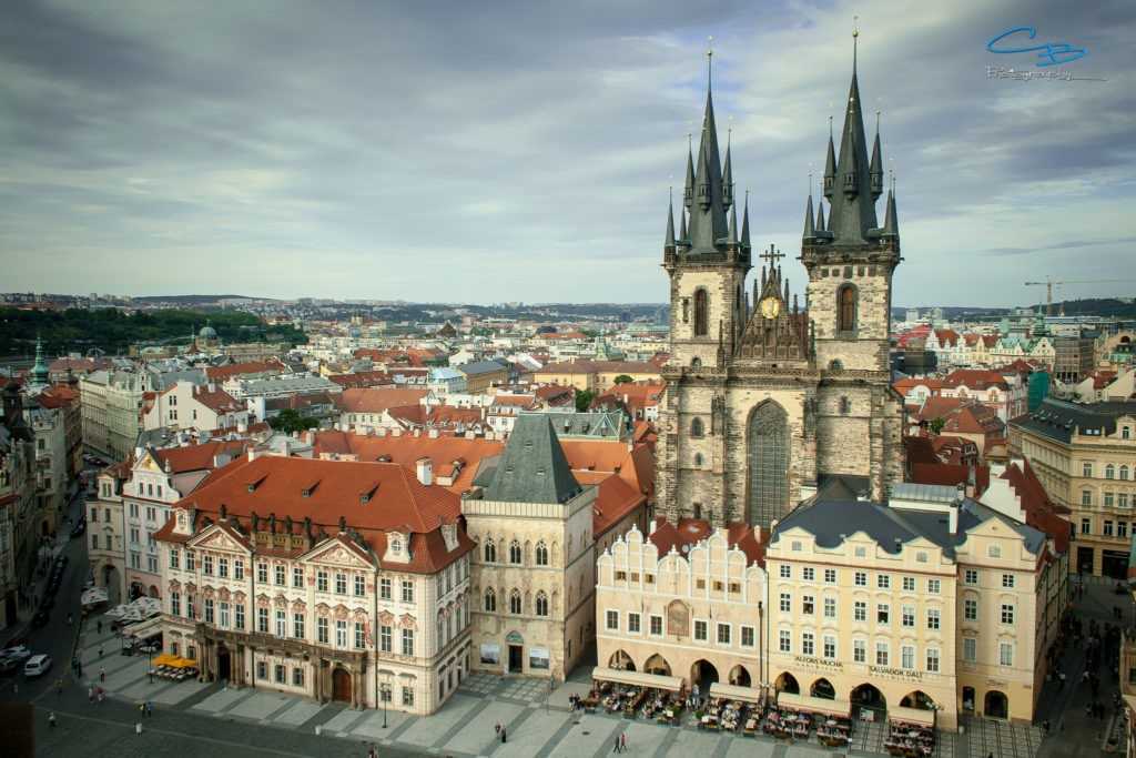 Вацлавская площадь в Праге — любимое место не только туристов, но и самих пражан. Путешественники, приехавшие в столицу Чехии, рано или поздно все равно попадут на эту площадь, даже если и не ставят для себя такой цели.