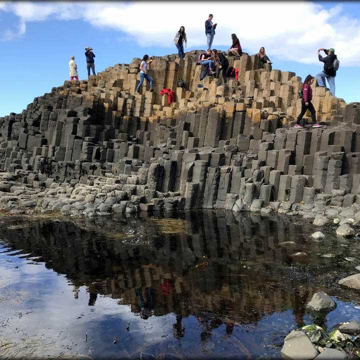 Тропа гигантов в ирландии: удивительная дорога из каменных колонн
