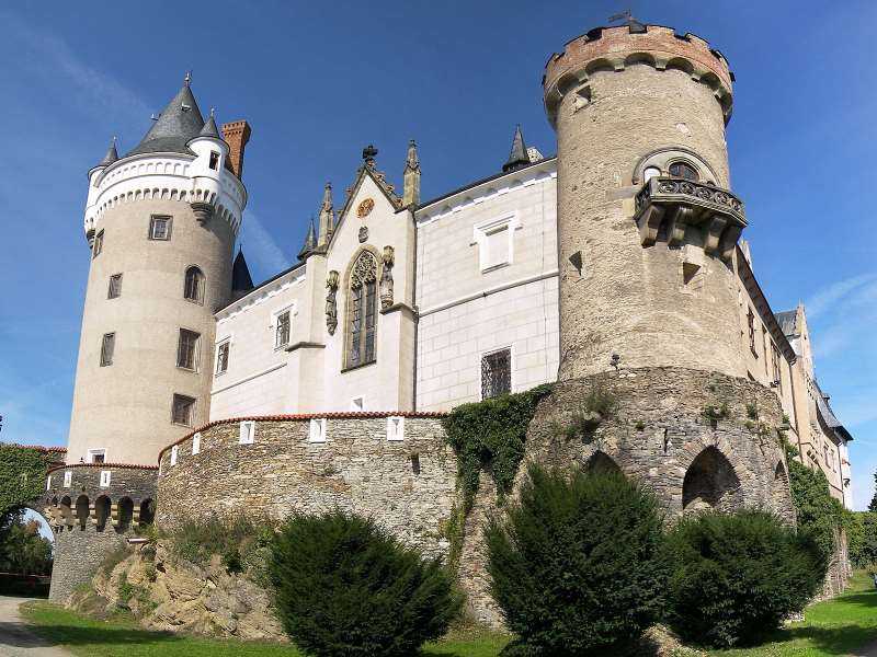 Замок леднице в окружении трех европейских стран – так удобно!  traveltu.ru