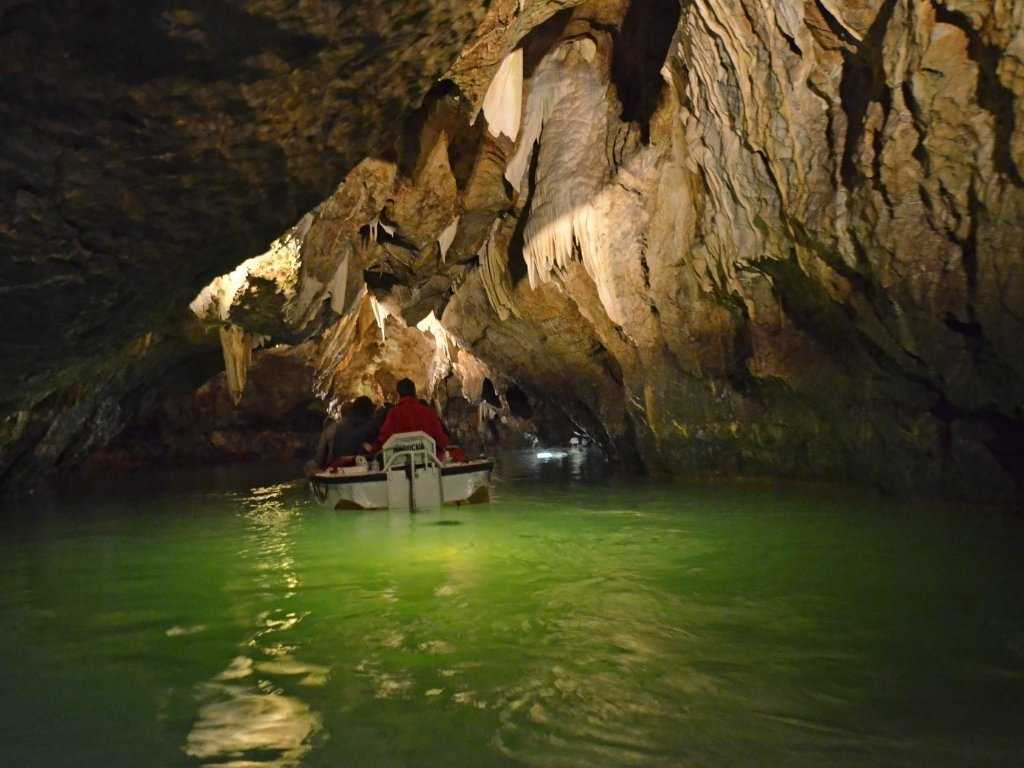 Моравский крас – пещеры, пропасти, подземные реки уникального заповедника